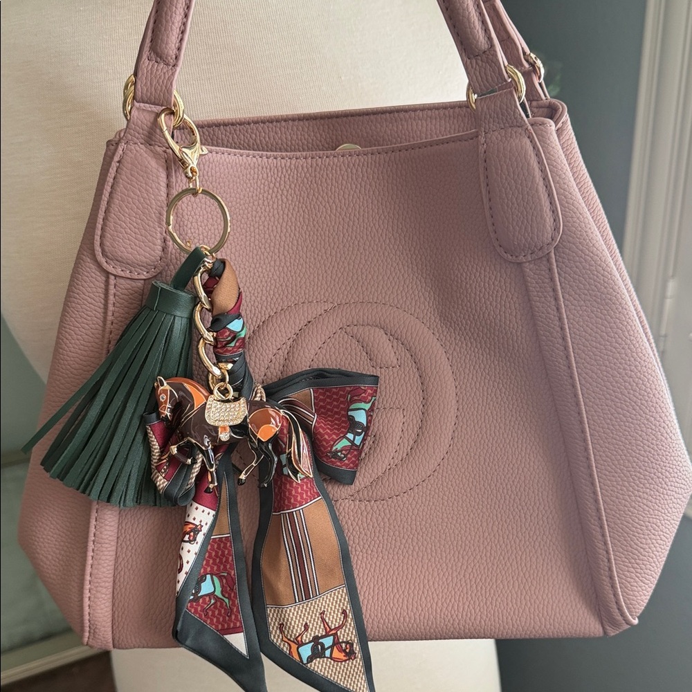 Gucci Dusty Rose Pebbled Leather Shoulder Bag with Tassel - Picture 9 of 9